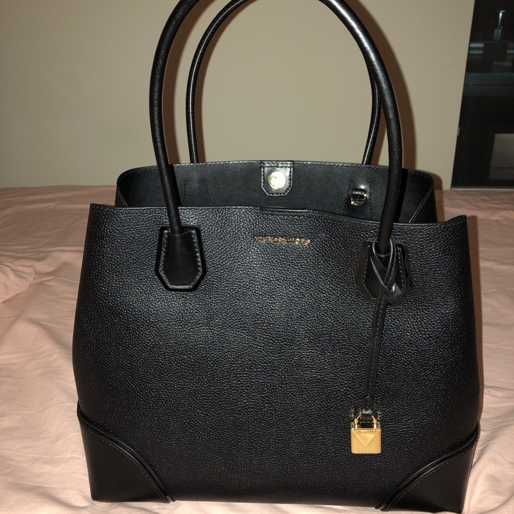 ❌SOLD❌Michael Kors  Mercer Corner Kors Studio